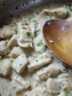 Una foto de Pollo con verdes