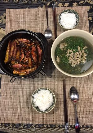 Hình của món Cá Phèn kho cháy tốp mỡ + Canh xà lách xoang.