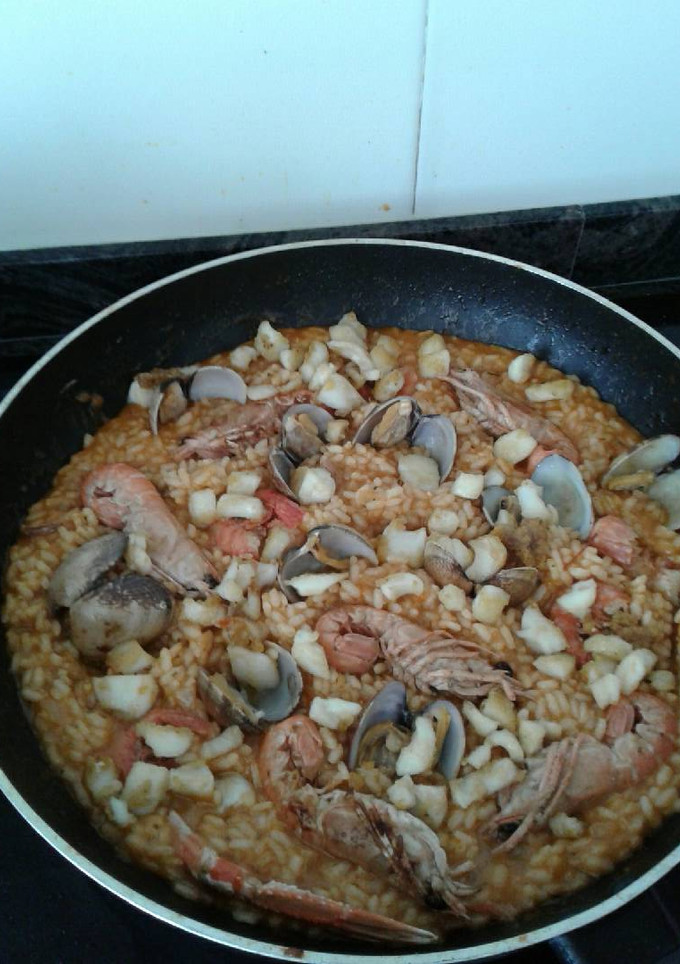 Una foto de Paella a mi estilo
