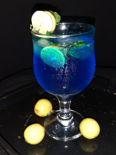 A picture of Blue lagoon 🍷🍋.