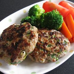 A picture of ‘Gyoza-burgs’.