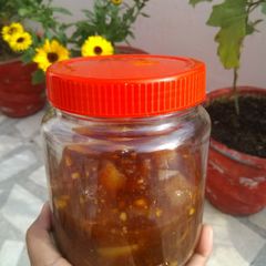 A picture of Sour and sweet lemon pickle.