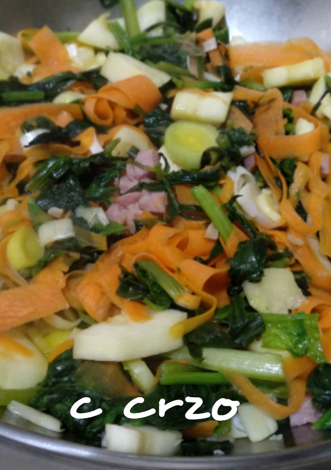 Una foto de Verduras rehogadas con bacon