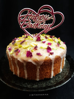 A picture of Vanilla and Lemon cake.