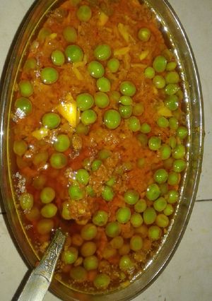 A picture of Kacchi haldi matar ki sabji.