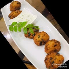 A picture of Whosayna’s Moth Daal Bhajia.