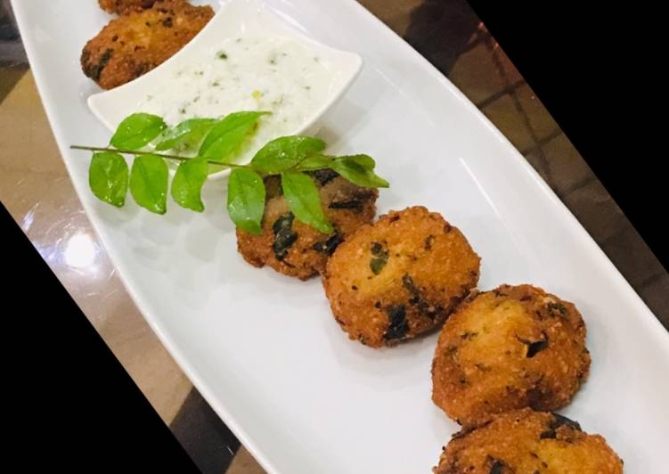 Step-by-Step Guide to Prepare Speedy Whosayna’s Moth Daal Bhajia