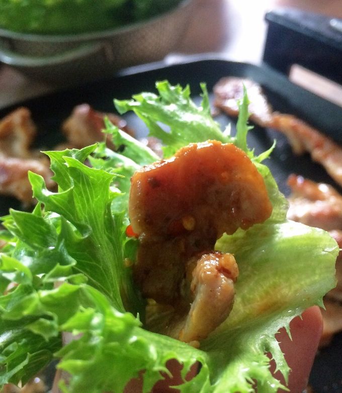 รูปของ หมูย่าง ห่อผัก