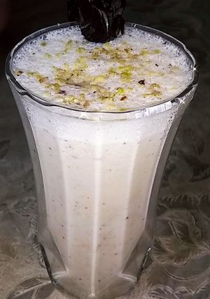 A picture of Date and dry fruits shake.