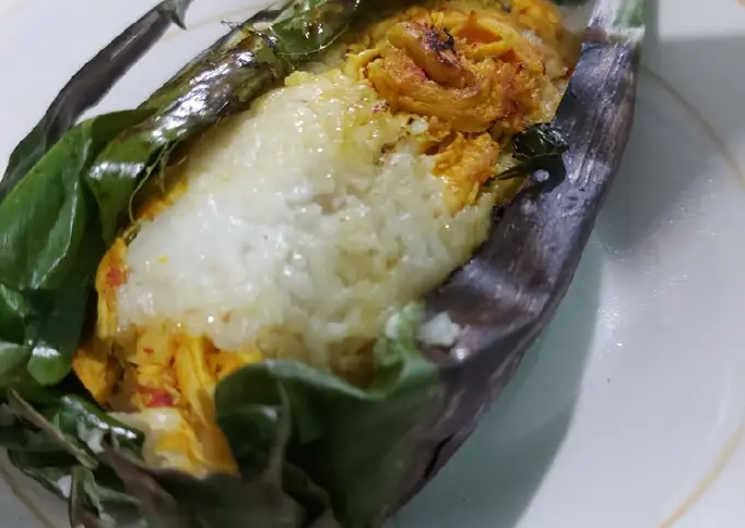Nasi bakar ayam suwir kemangi