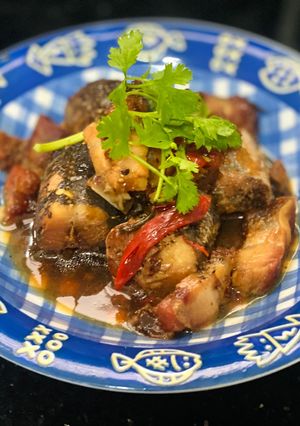 Hình của món Cá Lóc Kho Thịt Heo Quay.