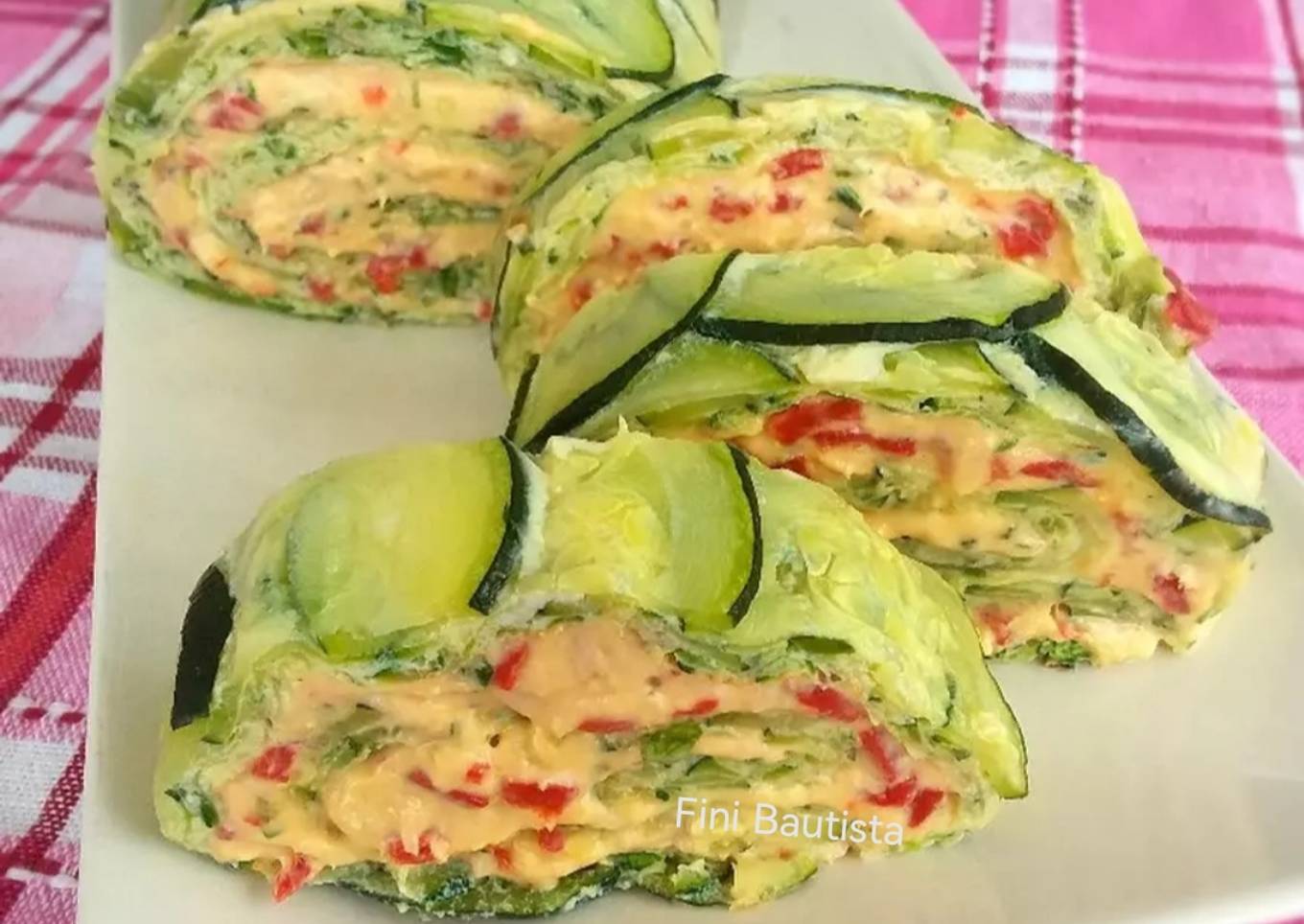 Rollo de calabacín con atún pimiento de piquillo