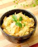 Savory Chicken and Egg Bowl (Oyakodon) - Great for Lunchboxes!