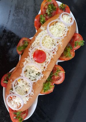 A picture of Subway footlong bread.