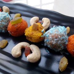 A picture of Scrumptious Bread Ladoos.