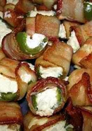 A picture of easy jalapeno poppers.