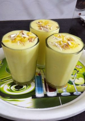 A picture of Mango dryfruits lassi.