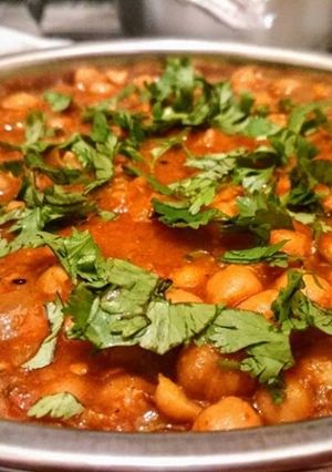 A picture of Chole masala or chickpeas masala.