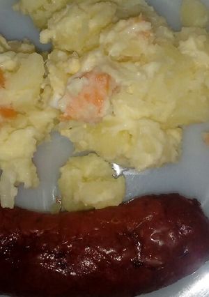 Una foto de Chorizito + ensalada de papa