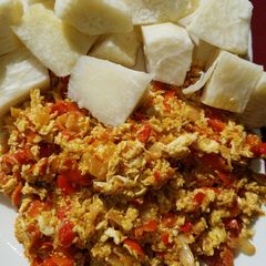 A picture of Boiled yam & egg sauce.
