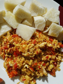 A picture of Boiled yam & egg sauce.