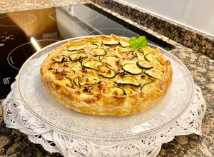 Foto principal de Pastel hojaldre “Calabacín y limón”’ Sin gluten (Gluten-free “Zucchini and lemon” puff pastry cake)