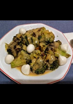 Foto principal de Brócoli con calabacín y mozzarella