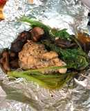 Ức gà sốt tiêu với nấm và rau cải (bằng nồi chiên không dầu)