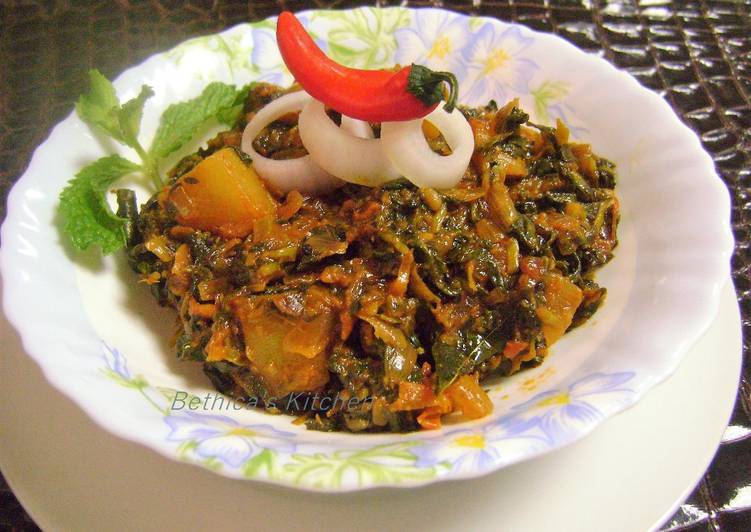 Steps to Make Homemade Kulfa Saag Bhaji