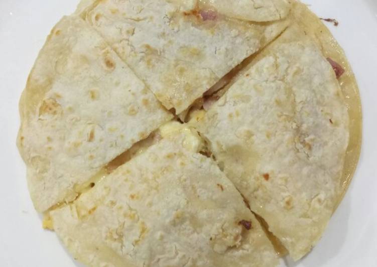 Resep Bacon egg and cheese quesadillas Anti Gagal