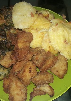 Una foto de FIN DE MES...Torrejas y pollo frito. rico y económico🤑