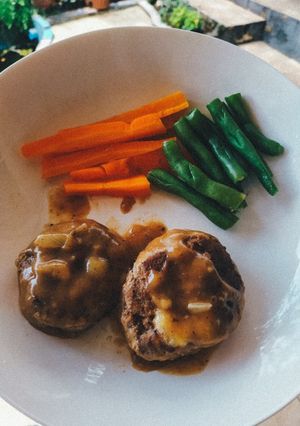 Foto resep Hamburg with Mushroom Sauce