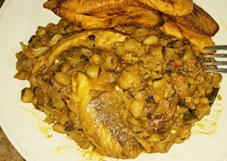 Porriage beans with fried plantain and smoked fish