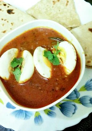 A picture of Egg curry.