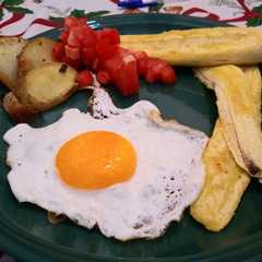 Una foto de Almuerzo sencillo: huevo y plátano frito