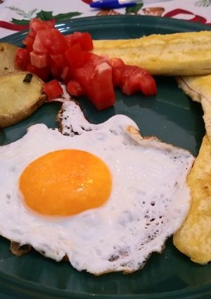 Una foto de Almuerzo sencillo: huevo y plátano frito