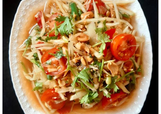 Thai Green Papaya Salad / Som Tam
