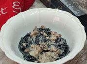 Una foto de salsa bechamel con champiñones