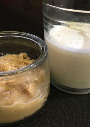 Una foto de Mantequilla de maní casera + leche de maní a partir de las sobras