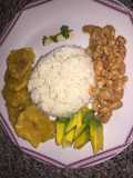 Camarones al vapor a mi gusto con arroz blanco y tostones