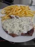 Lomo al verdeo con papas fritas