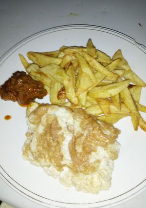A picture of Chips and fried egg.