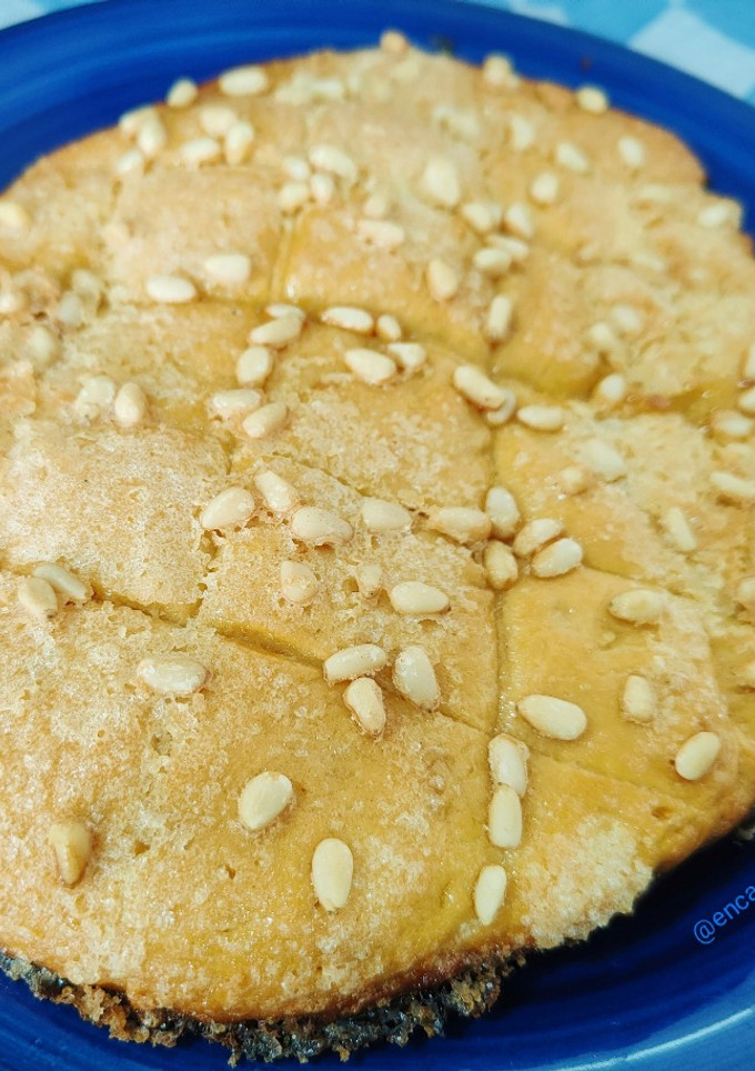 Una foto de Coca de San Juan con piñones