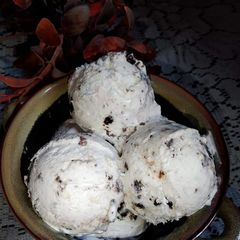 A picture of Cookie & Cream (ice cream).