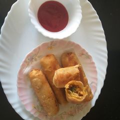 Pery pery chicken cheese rolls A picture of Pery pery chicken cheese rolls.