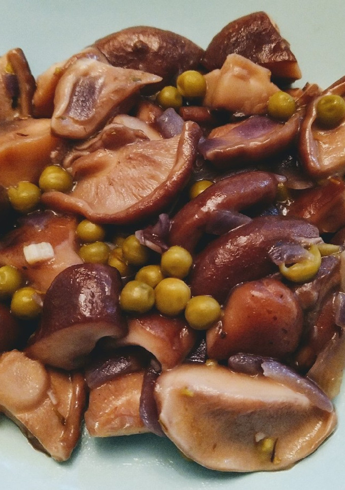 Una foto de Setas con guisantes
