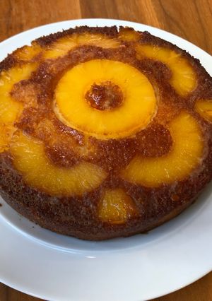 A picture of Islands Cake (upside down pineapple, rum and coconut cake).
