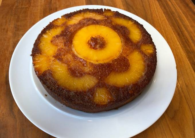 Islands Cake (upside down pineapple, rum and coconut cake)