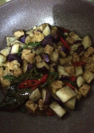 Foto resep Tumis terong tempe sedaapp aroma jeruk purut