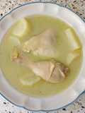 Caldo de pollo 🍗🥔en tomate verde con papas